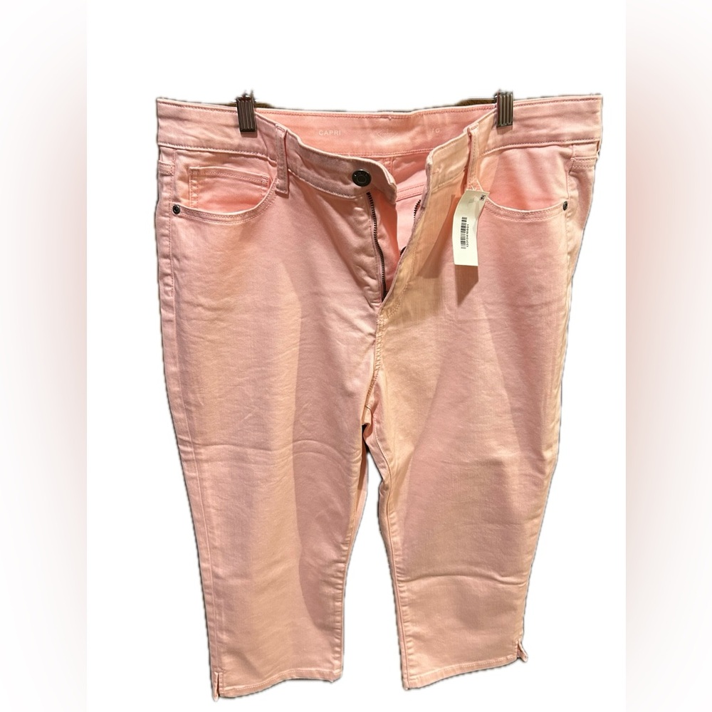 St John’s Bay women’s pink capri pants, size 16
